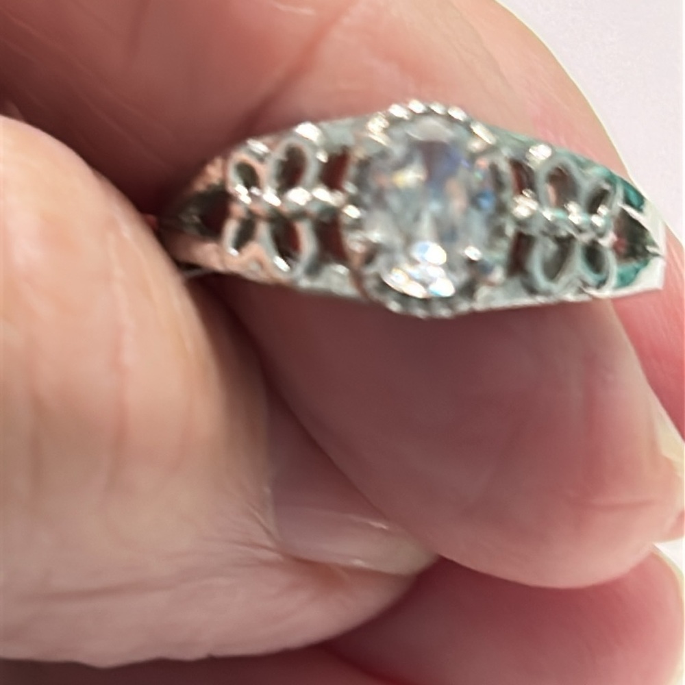 Elegant Silver Women's Ring size 8